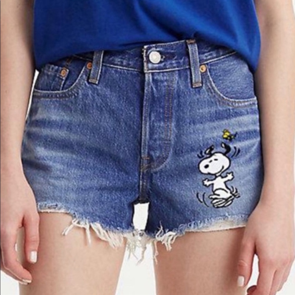 Levi’s x Peanuts Cutoff Denim Shorts Size 31